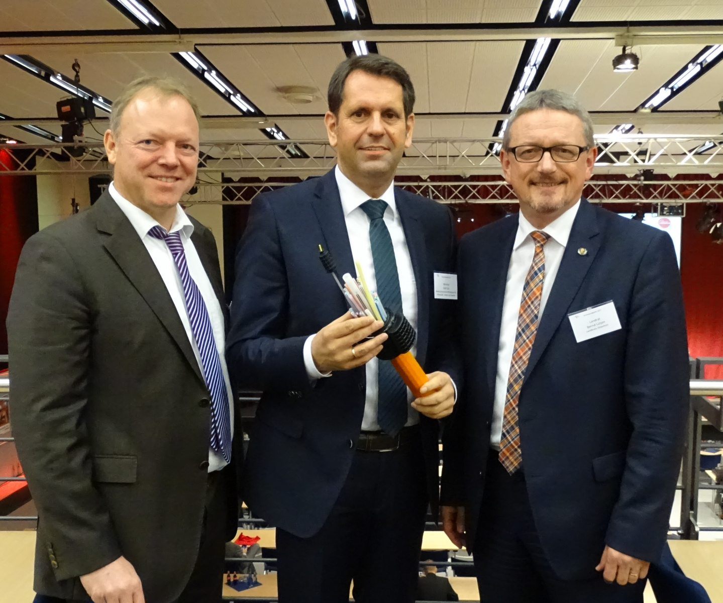 Kommunaler Breitbandmarktplatz (2017) mit Wirtschaftsminister Olaf Lies und Peer Beyersdorff vom Breitbandzentrum