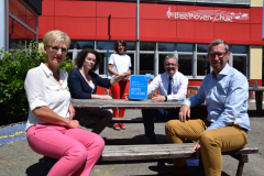 Grundschule Beethovenschule neu in „Beste Bildung“ (2020) mit Vertretern der Stadt Osterholz-Scharmbeck