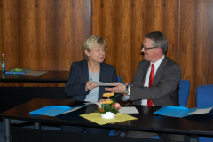 Unterzeichnung Kooperationsvereinbarung Beste Bildung mit Kultusministerin Frauke Heiligenstadt (2015)